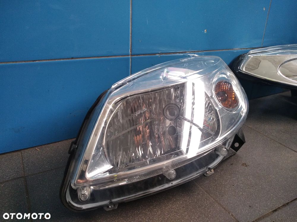 Lampa prawa lewa przód Dacia Sandero - 3