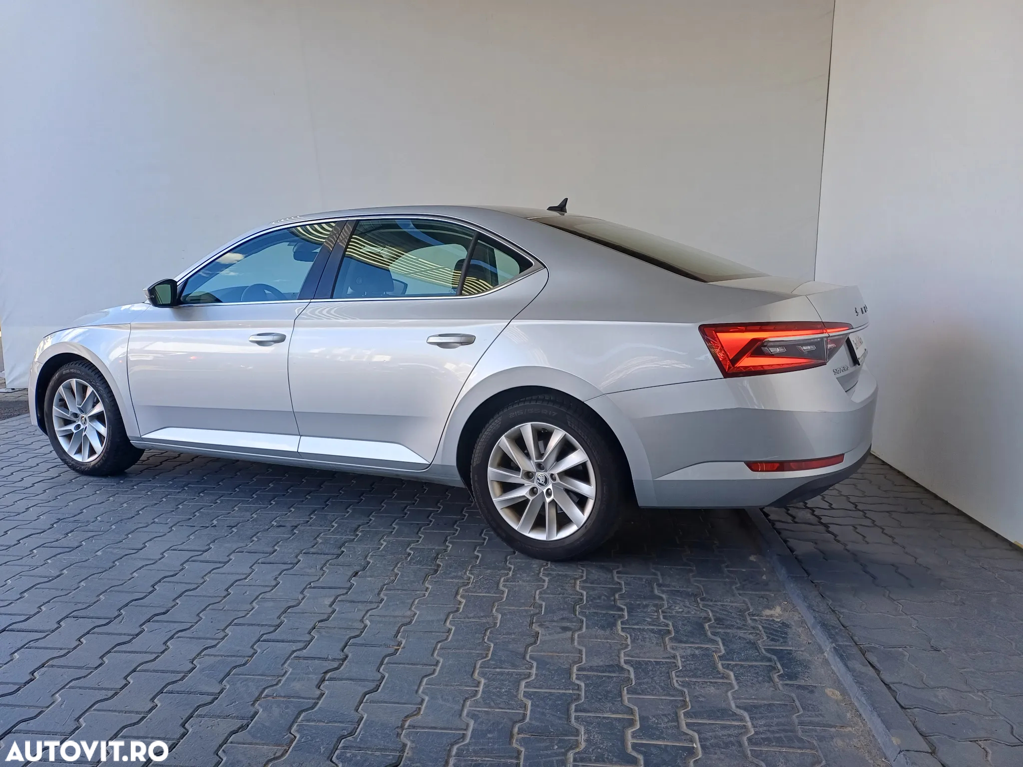 Skoda Superb 2.0 TDI DSG Ambition - 3