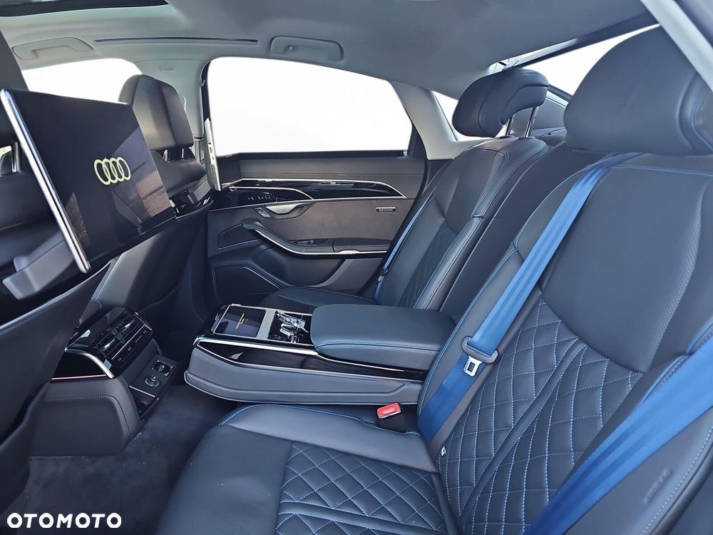 Audi A8 - 40