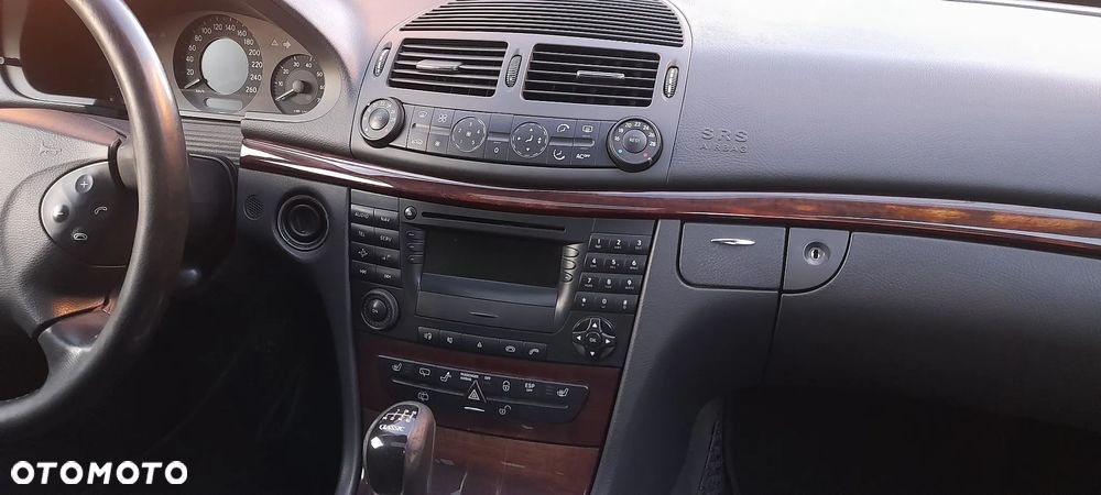 Mercedes-Benz Klasa E 200 Kompressor Classic - 16