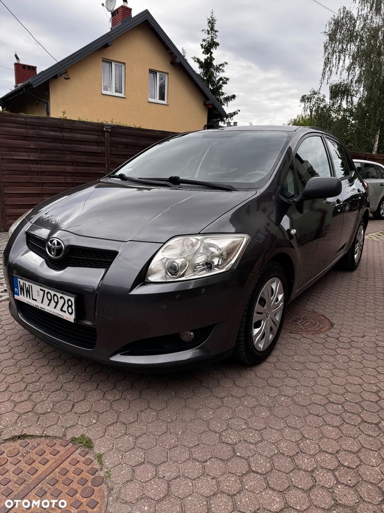 Toyota Auris 1.4 VVT-i Terra - 1