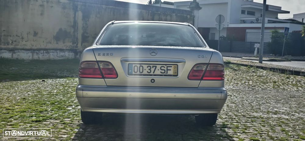 Mercedes-Benz E 220 - 9