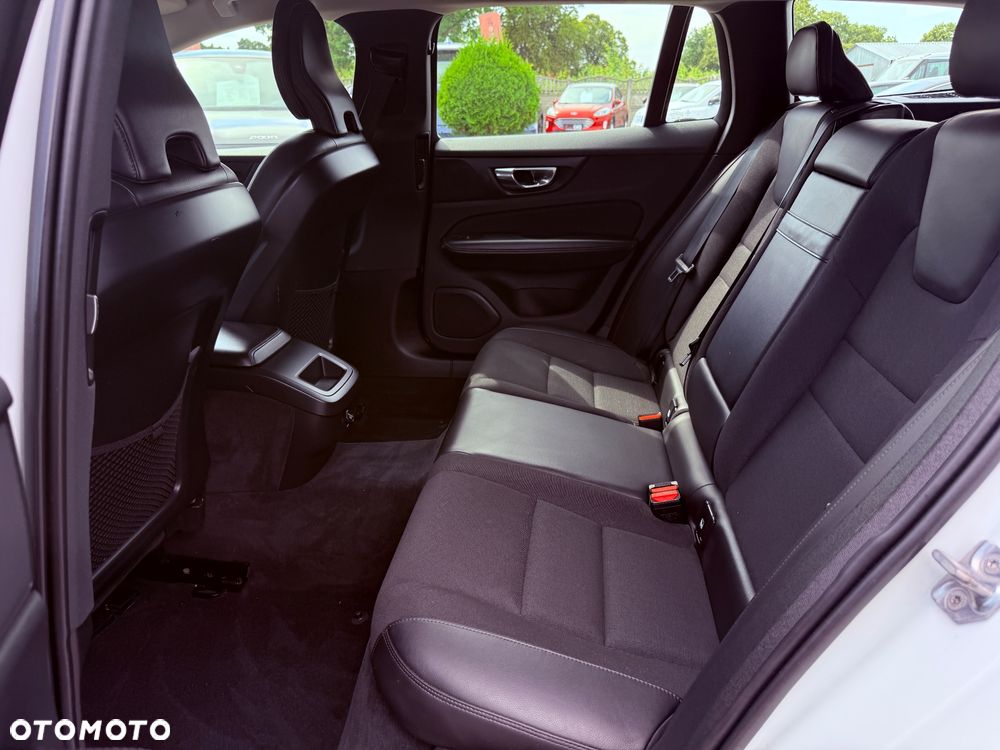 Volvo V60 D3 Geartronic Momentum Pro - 29