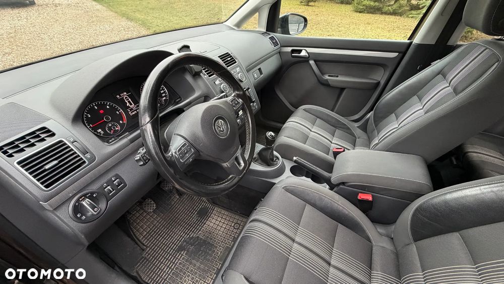 Volkswagen Touran 1.6 TDI DPF BlueMotion Technology MATCH - 4