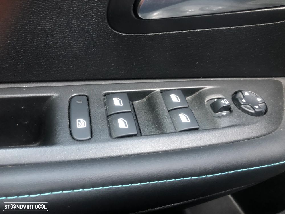 Peugeot e-208 Allure - 11