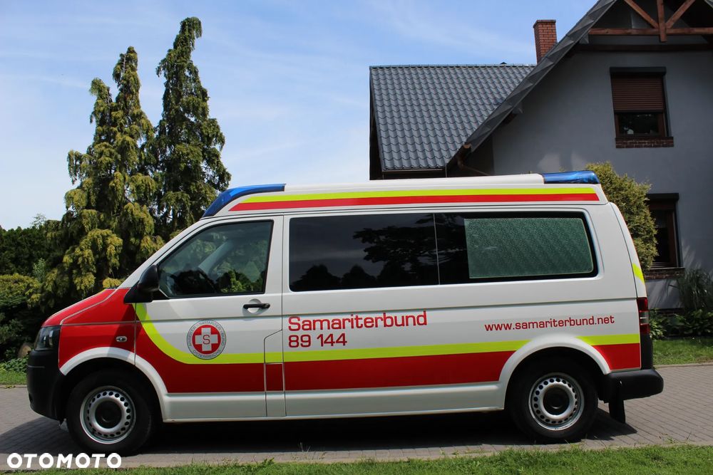 Volkswagen T5  AMBULANS KARETKA - 13