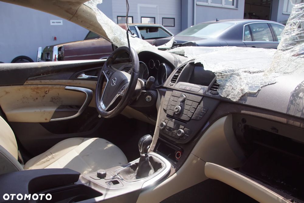 Auto na części - Opel Insignia A 2.0 CDTI 160 KM A20DTH F40 Z168 2011R Silnik Skrzynia Drzwi Błotnik Zderzak Klapa Lampa Lusterko Klamka Szyba Deska Kokpit Sterownik Moduł Czujnik Licznik Wyświetlacz Panel Kierownica - 14
