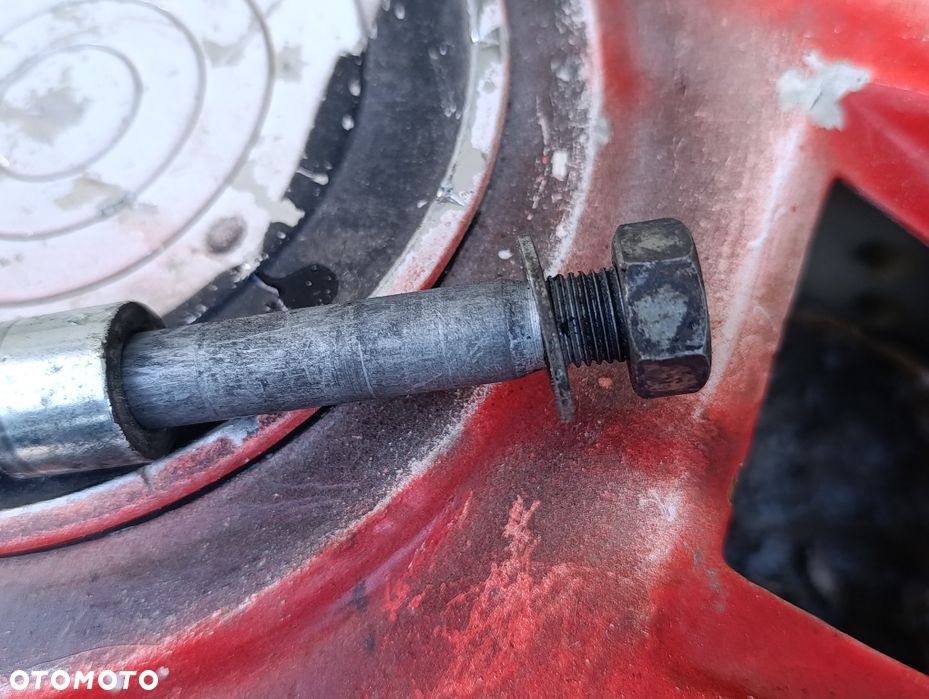 Oś koło przód Aprilia SX 125 Ośka szpilka przedniego koła dystans A4 - 4