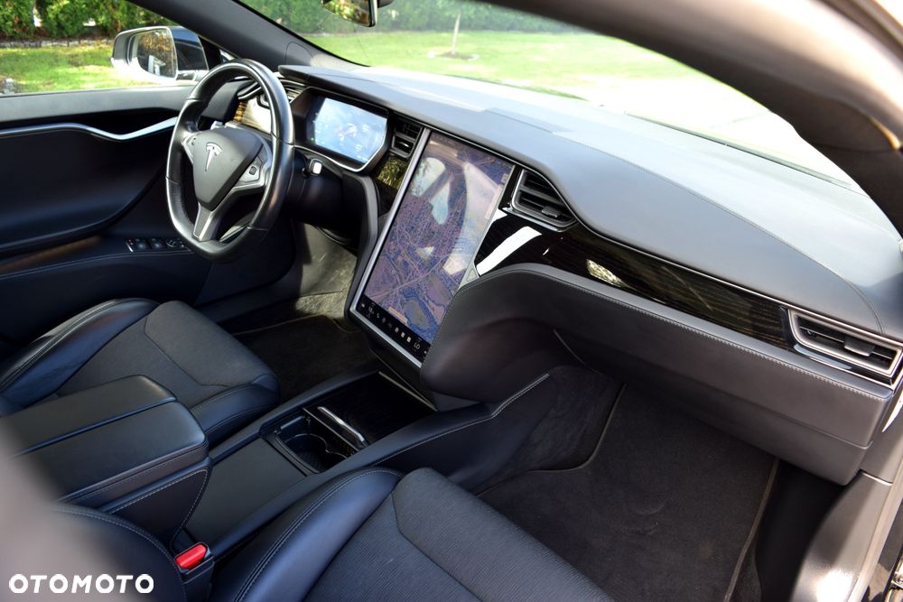 Tesla Model S - 17