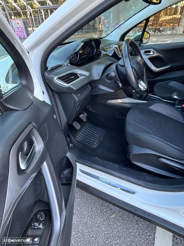 Peugeot 2008 1.2 VTi Allure - 17