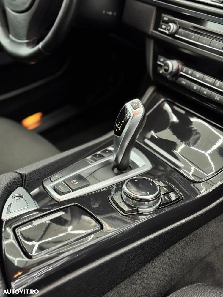 BMW Seria 5 525d Touring Sport-Aut. - 14