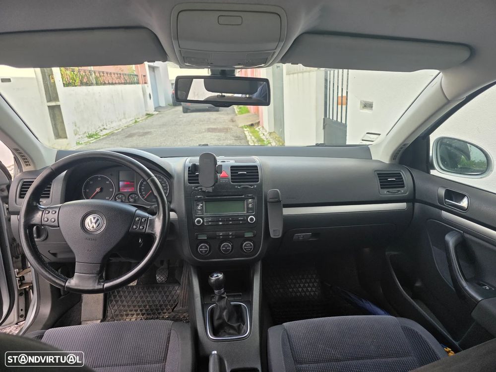 VW Jetta 1.9 TDi Confortline - 9