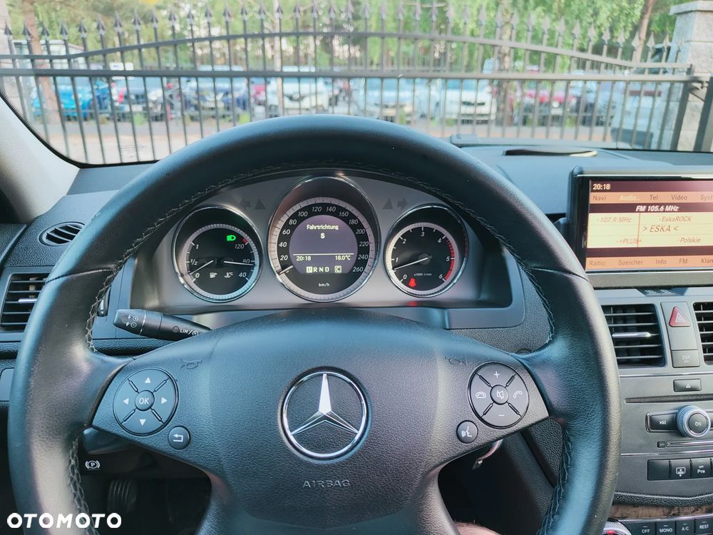 Mercedes-Benz Klasa C 350 CDI DPF 4Matic 7G-TRONIC Avantgarde - 16