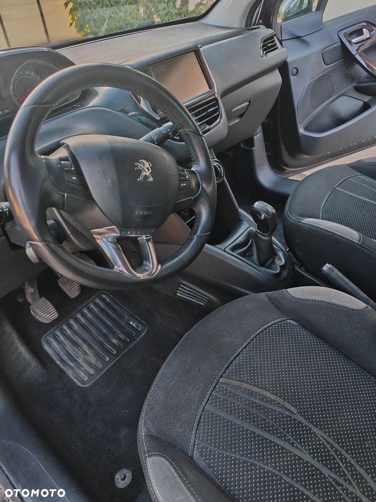 Peugeot 208 1.6 e-HDi Allure STT - 9