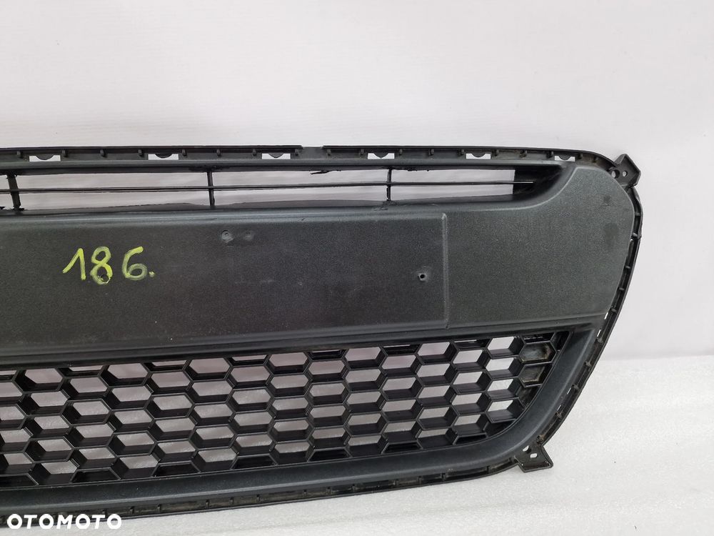 KIA PICANTO II 11- KRATKA ŚRODKOWA ZDERZAKA PRZEDNIEGO PRZÓD , NR 86569-1Y000 , NR AUKCJI KR186 - 4