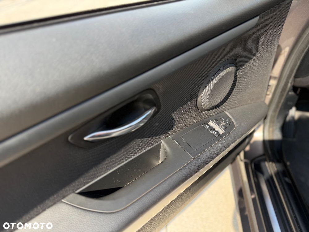 BMW Seria 3 320d - 22