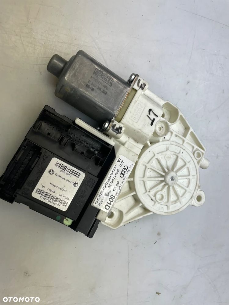 Silniczek szyby lewy tył Audi A3 8P 5D Sportback 8P4959801D - 1