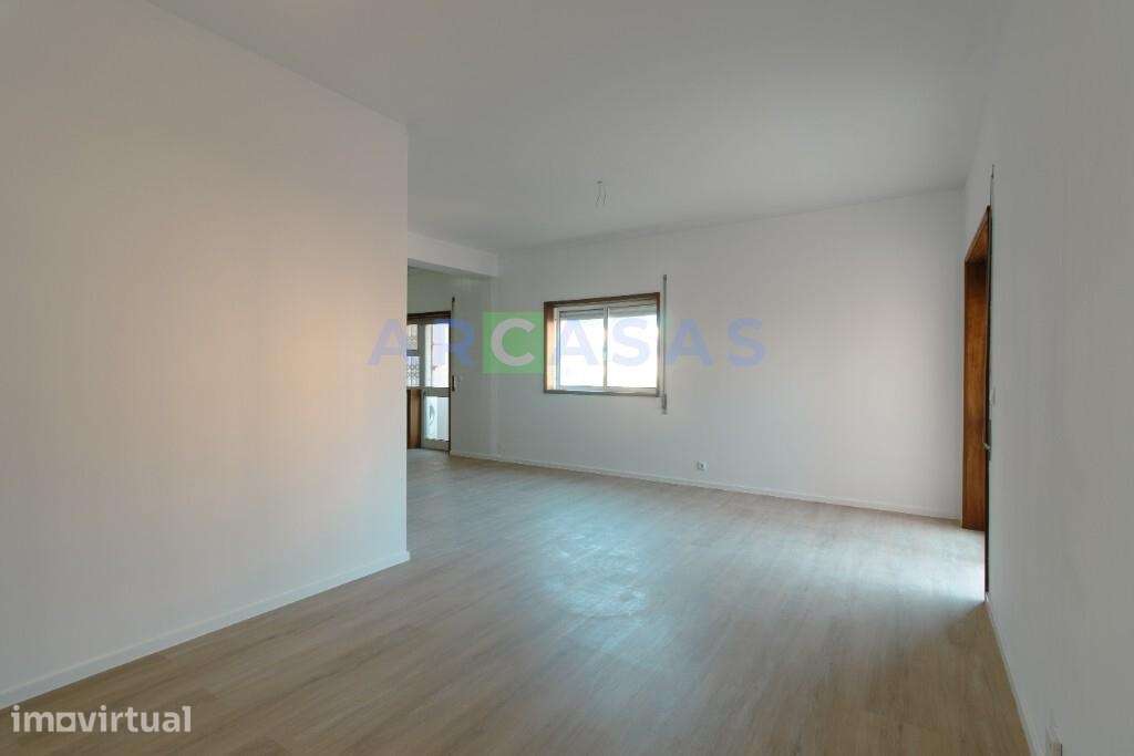 Apartamento T2 renovado, com lugar de garagem e varanda em Baguim do M - Grande imagem: 3/20
