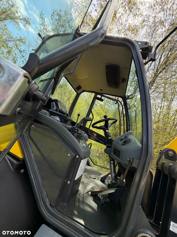 Komatsu WA70-7 Ładowarka Kołowa łamana 2016 rok.  Jak Nowa!  Oryginał łyżka. Mocny silnik 4cylindry. Zero luzów i wycieków. Aktualne Badania DEKRA BMWT. Wielka Okazja. Maszyna jak nowa z Salonu. 4200mtg. Pochodzi z Norweskiego urzędu gminy. Dodatkowe linie Hydrauliczne. Szybka wolna Jazda Rewers Hydrostatic.  Wersja Norwesk Mocne doświetlenie dodatkowe grzanie. kabina Ogrzewana wentylowana! Zmiana Osprzętu Hydrauliczna! - 25