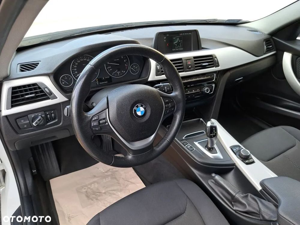BMW Seria 3 318i GPF Advantage - 11