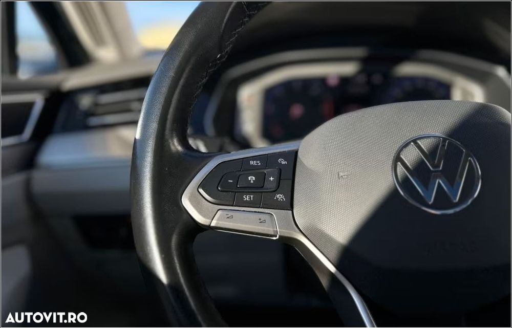 Volkswagen Passat Variant 2.0 TDI SCR DSG 4Motion Elegance - 21
