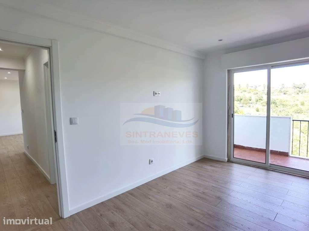 Excelente T1 Totalmente Remodelado na Reboleira- Moderno, Funcional... - Grande imagem: 4/8