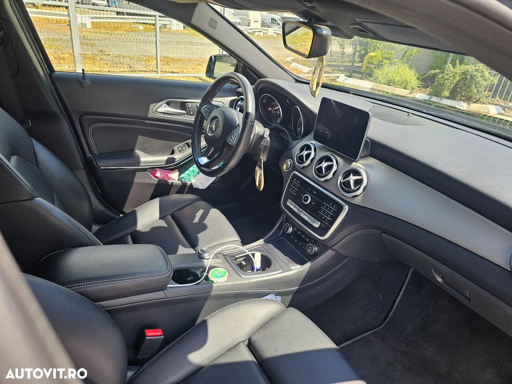Mercedes-Benz GLA - 13