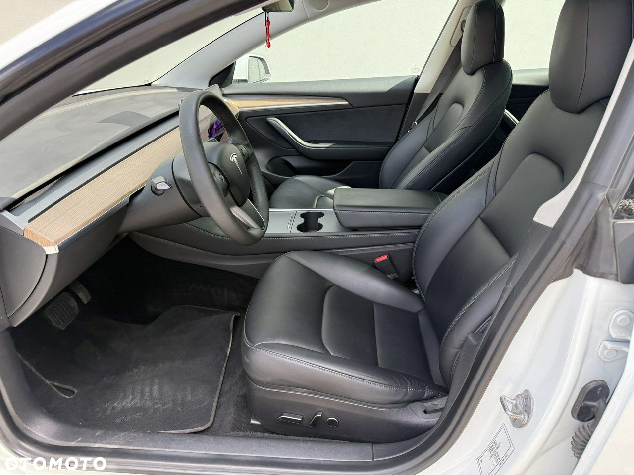 Tesla Model 3 - 25
