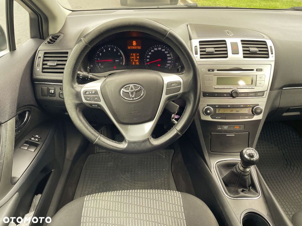 Toyota Avensis 1.8 Active - 15