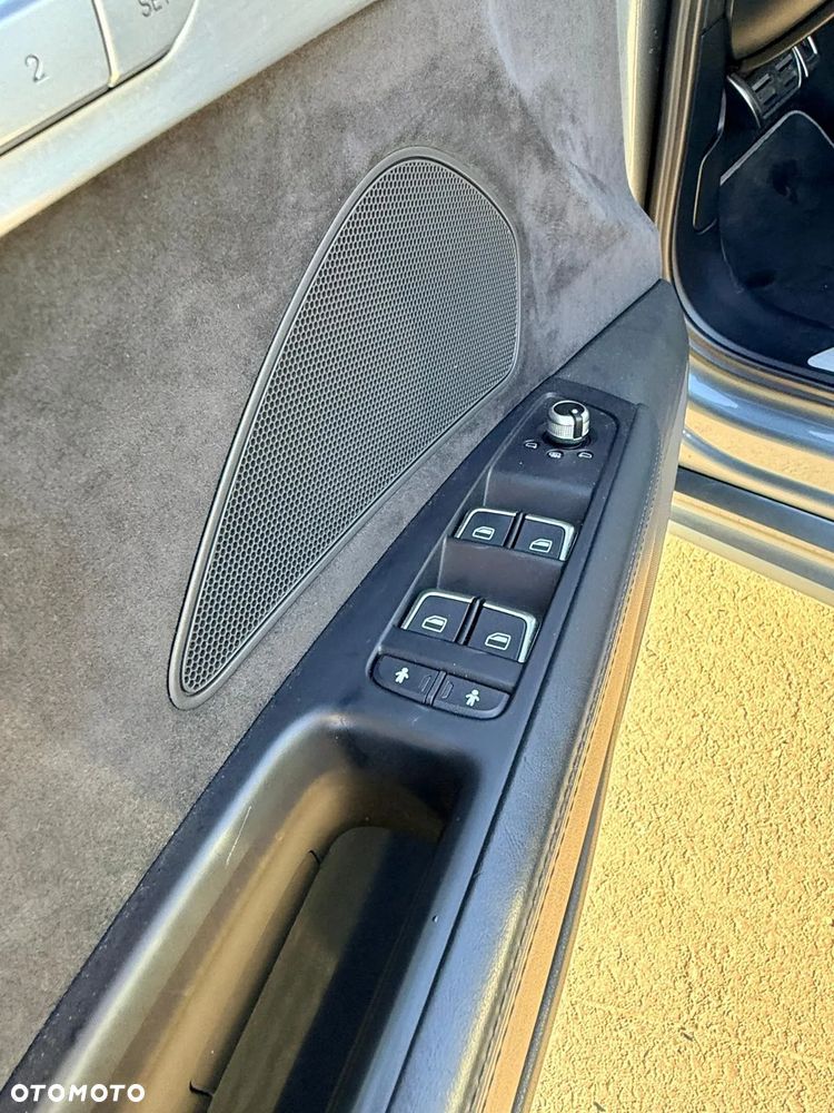 Audi A8 4.2 TDI DPF (clean diesel) quattro tiptronic - 16