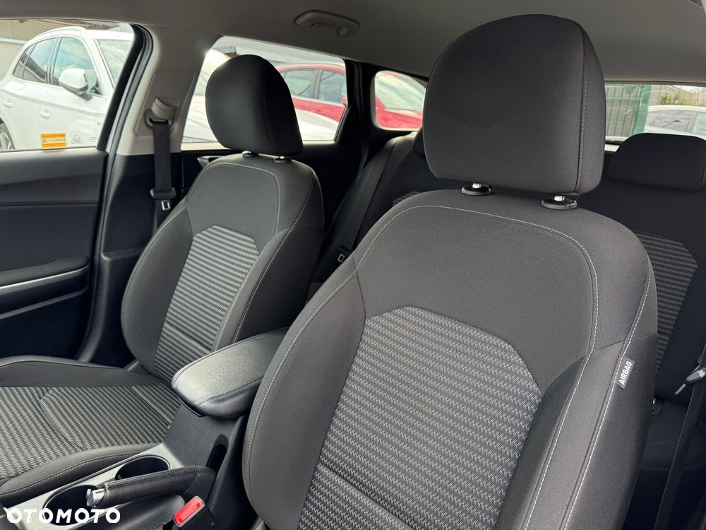 Kia Ceed 1.5 T-GDI M - 10