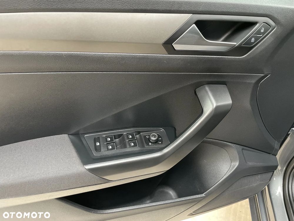 Volkswagen T-Roc 1.0 TSI Advance - 11