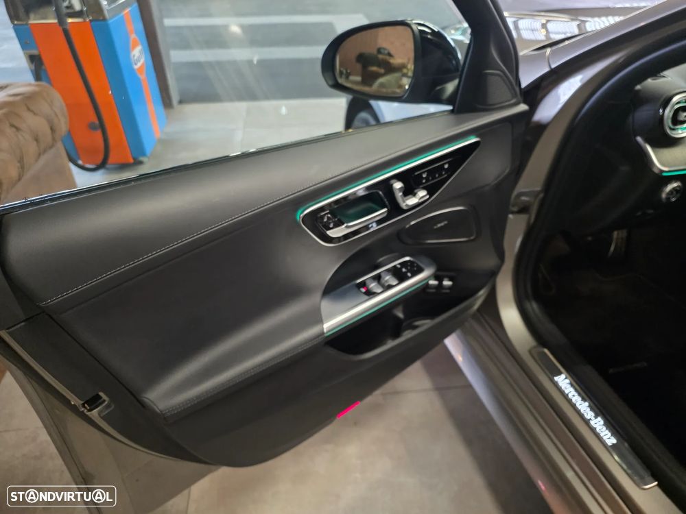 Mercedes-Benz C 300 e T 9G-TRONIC AMG Line - 32