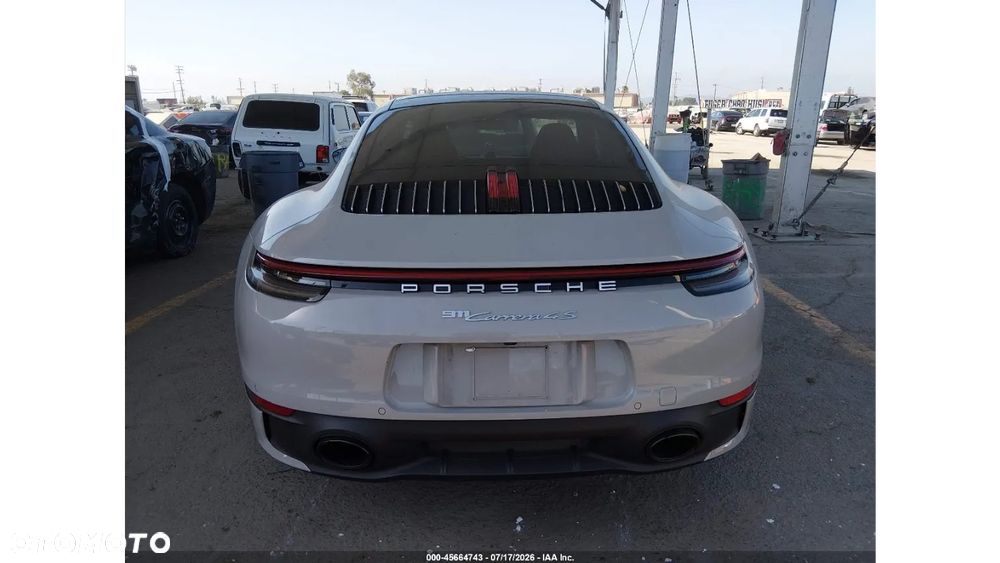 Porsche 911 Carrera 4 GTS PDK - 8