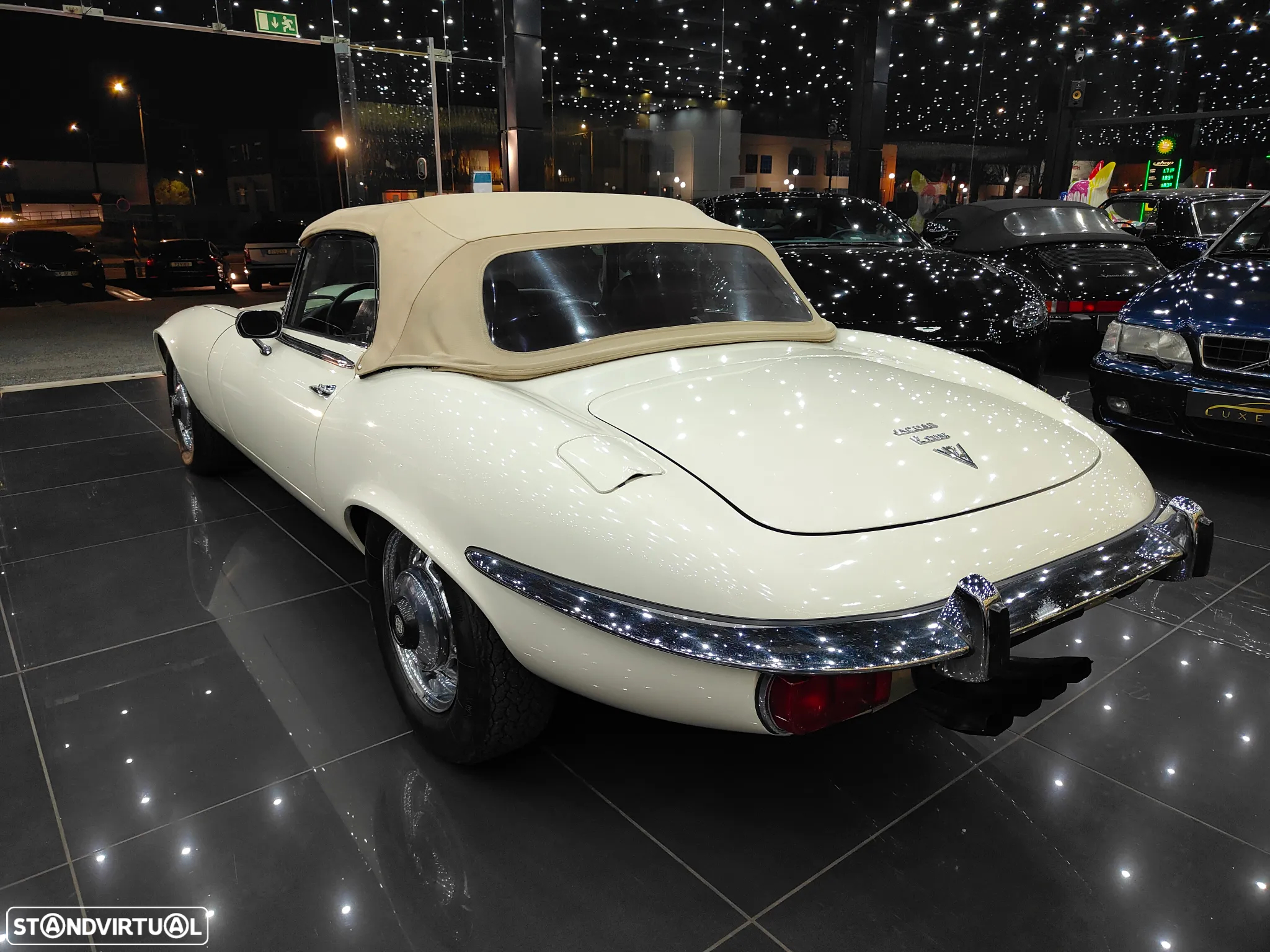 Jaguar E-Type - 14