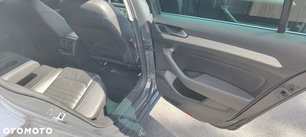 Volkswagen Passat 2.0 TDI SCR 4Mot DSG Highline - 15