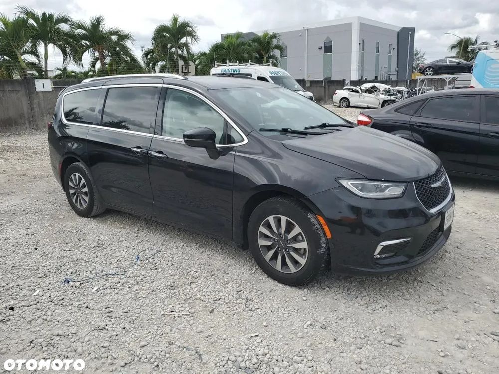 Chrysler Pacifica - 1