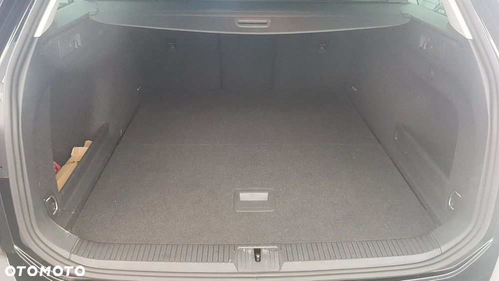 Volkswagen Passat - 18