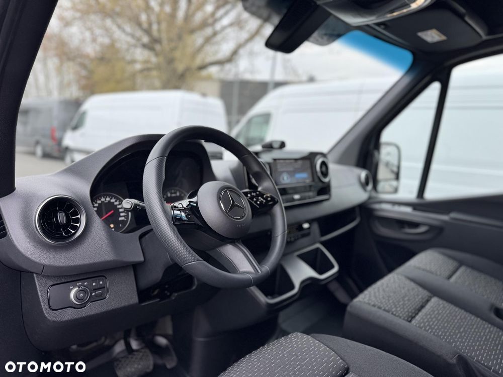 Mercedes-Benz Sprinter - 10