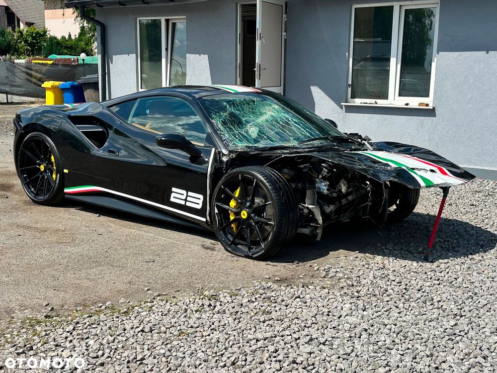 Ferrari 488 - 1