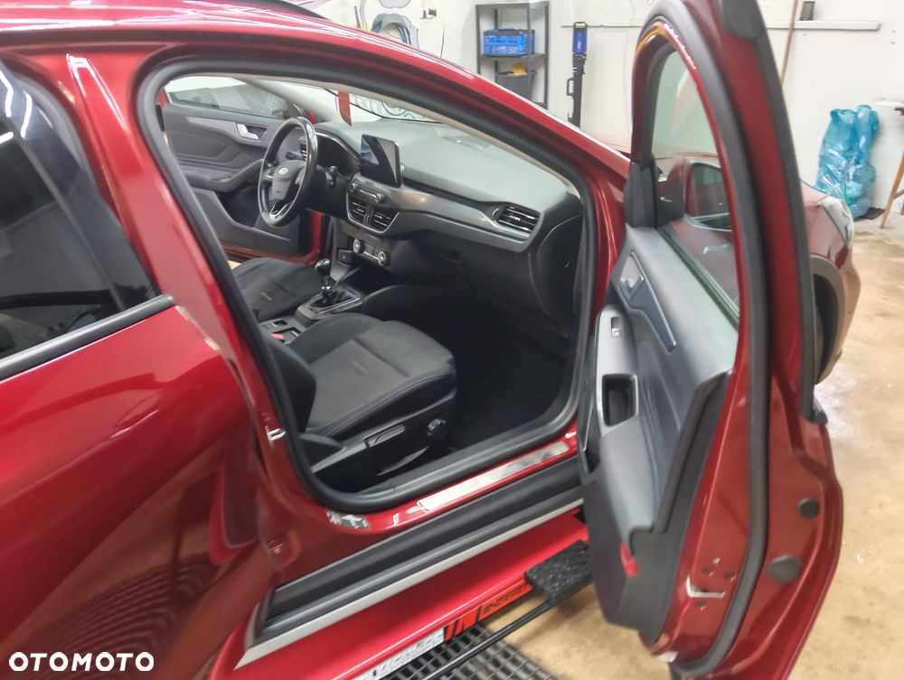 Ford Focus 1.5 EcoBoost Active - 14