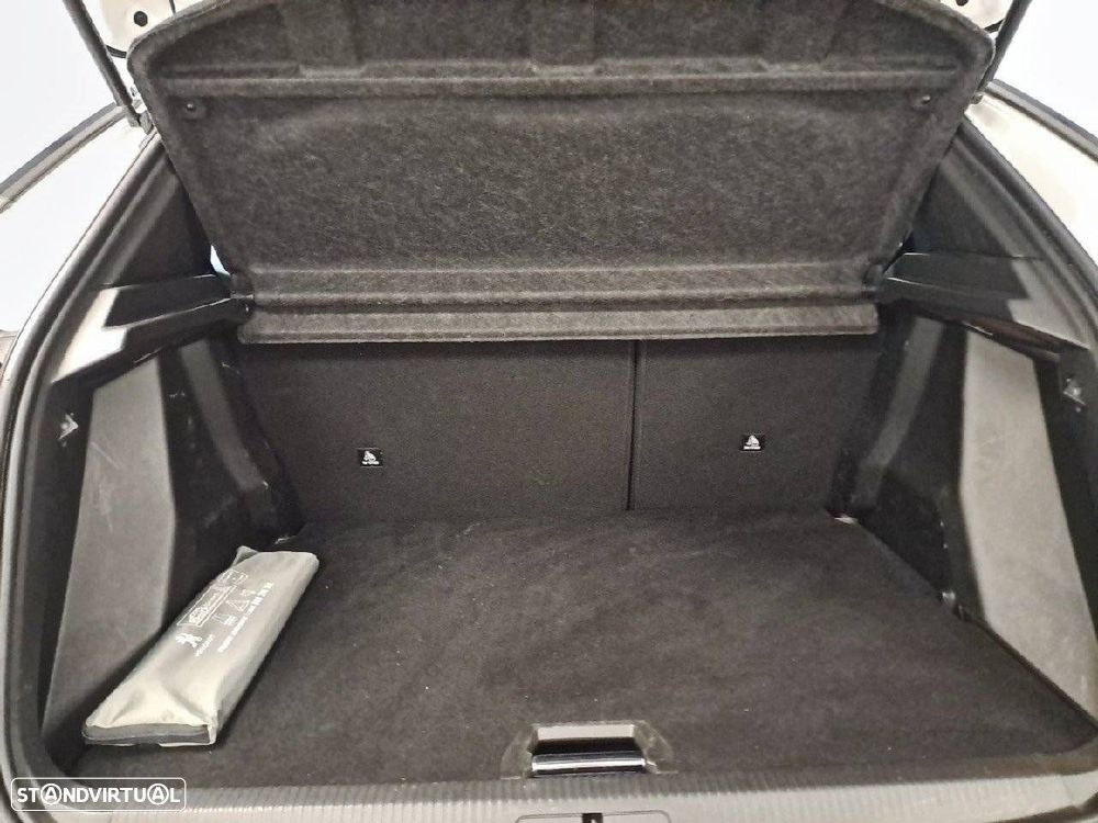 Peugeot 2008 1.2 PureTech GT EAT8 - 6