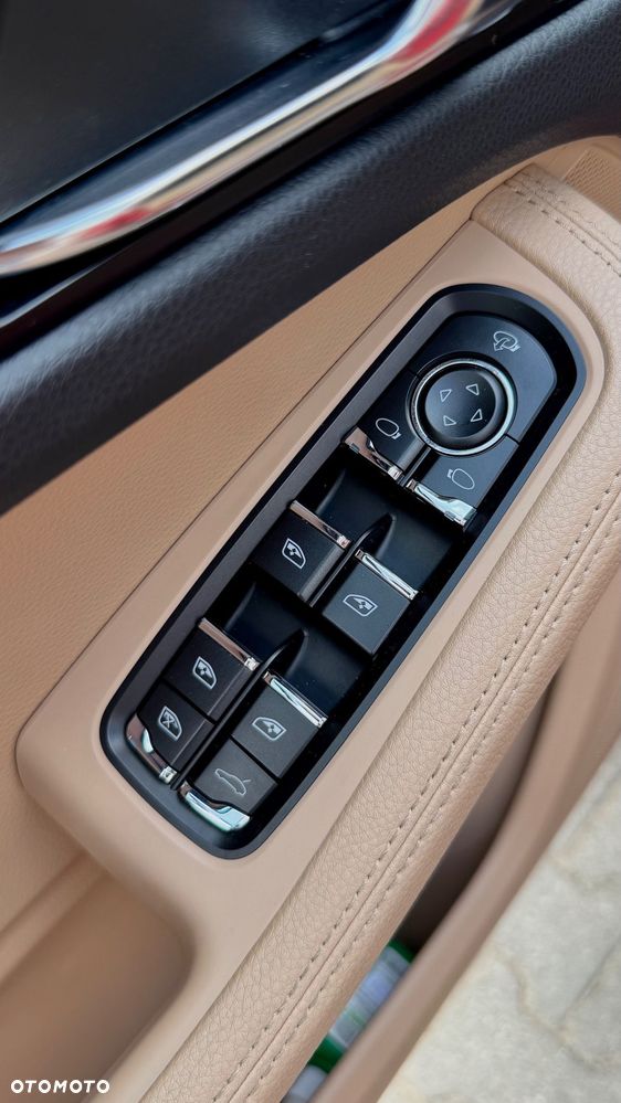 Porsche Macan - 8
