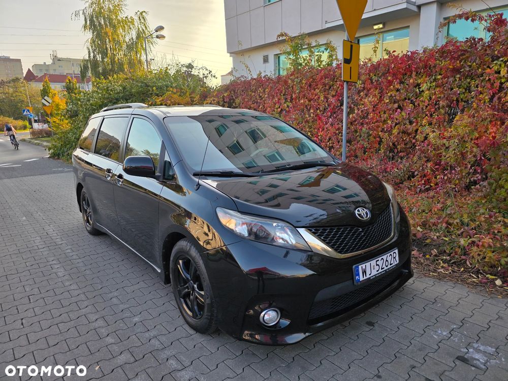 Toyota Sienna - 4