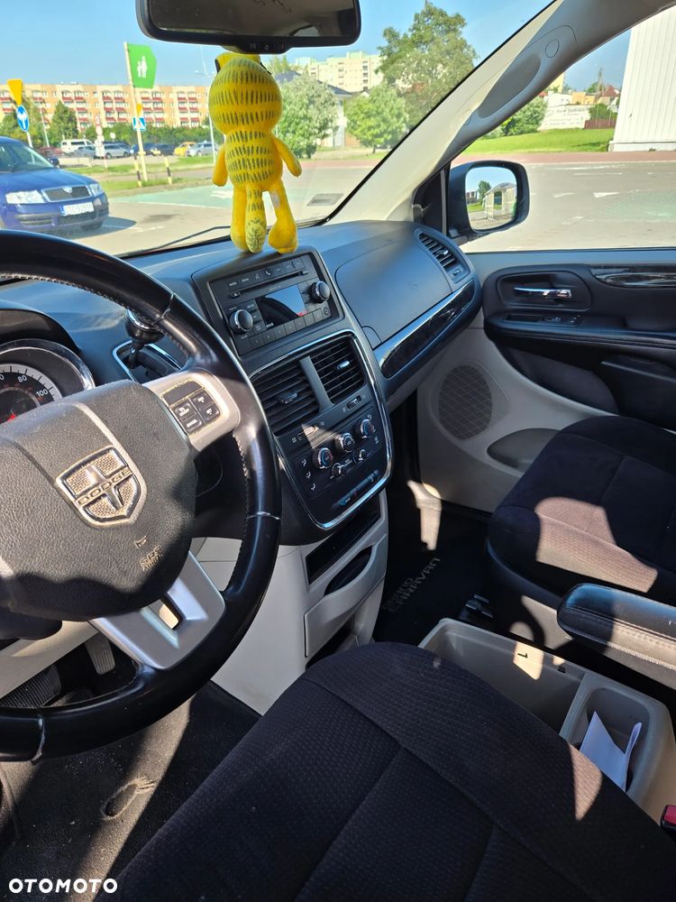 Dodge Grand Caravan - 11