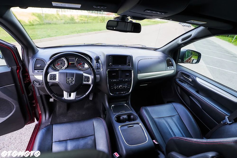 Dodge Grand Caravan - 25