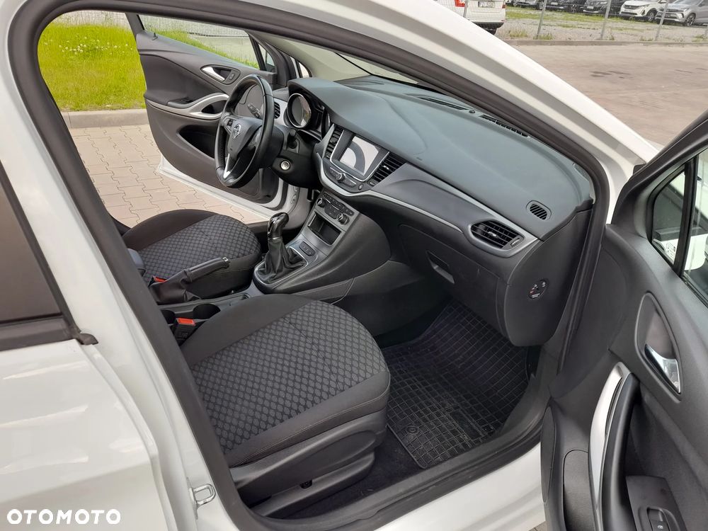 Opel Astra 1.4 T Enjoy S&S - 11