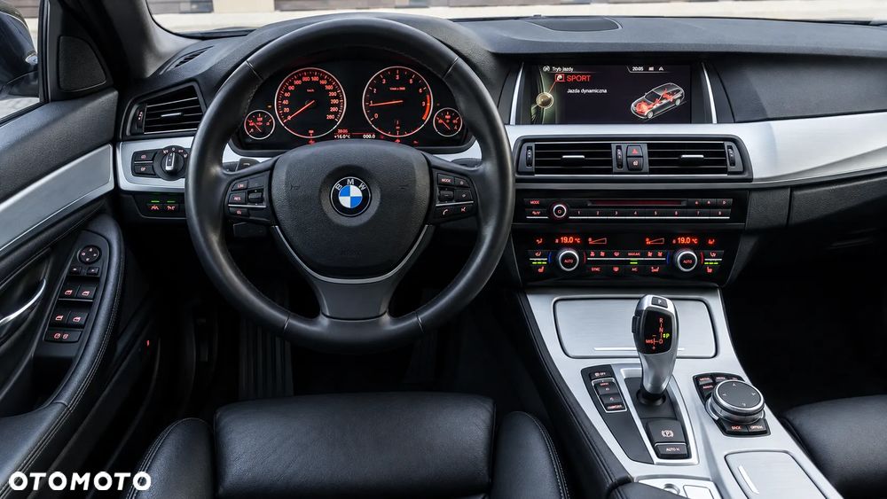 BMW Seria 5 525d Luxury Line - 13