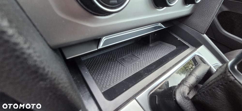 Volkswagen Passat Variant 2.0 TDI DSG (BlueMotion Technology) Comfortline - 24