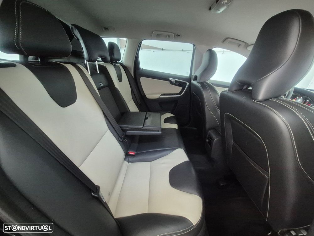 Volvo XC 60 2.0 D4 Summum Geartronic - 22